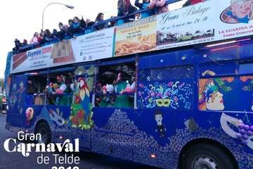 La  carroza anunciadora del Carnaval recorrió este miércoles el centro de la ciudad (Foto TA)